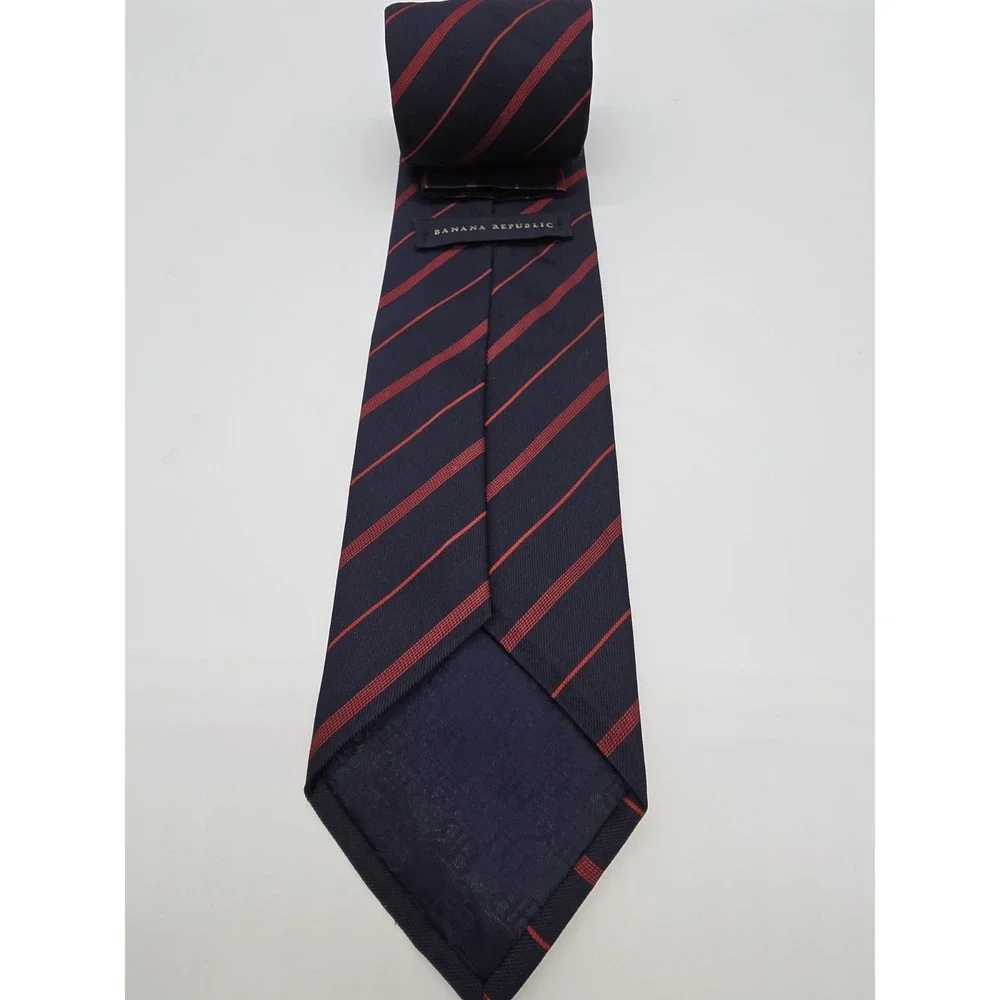 VTG Banana Republic Mens 100% Silk Necktie Striped Navy Blue Red 58 x 3.25